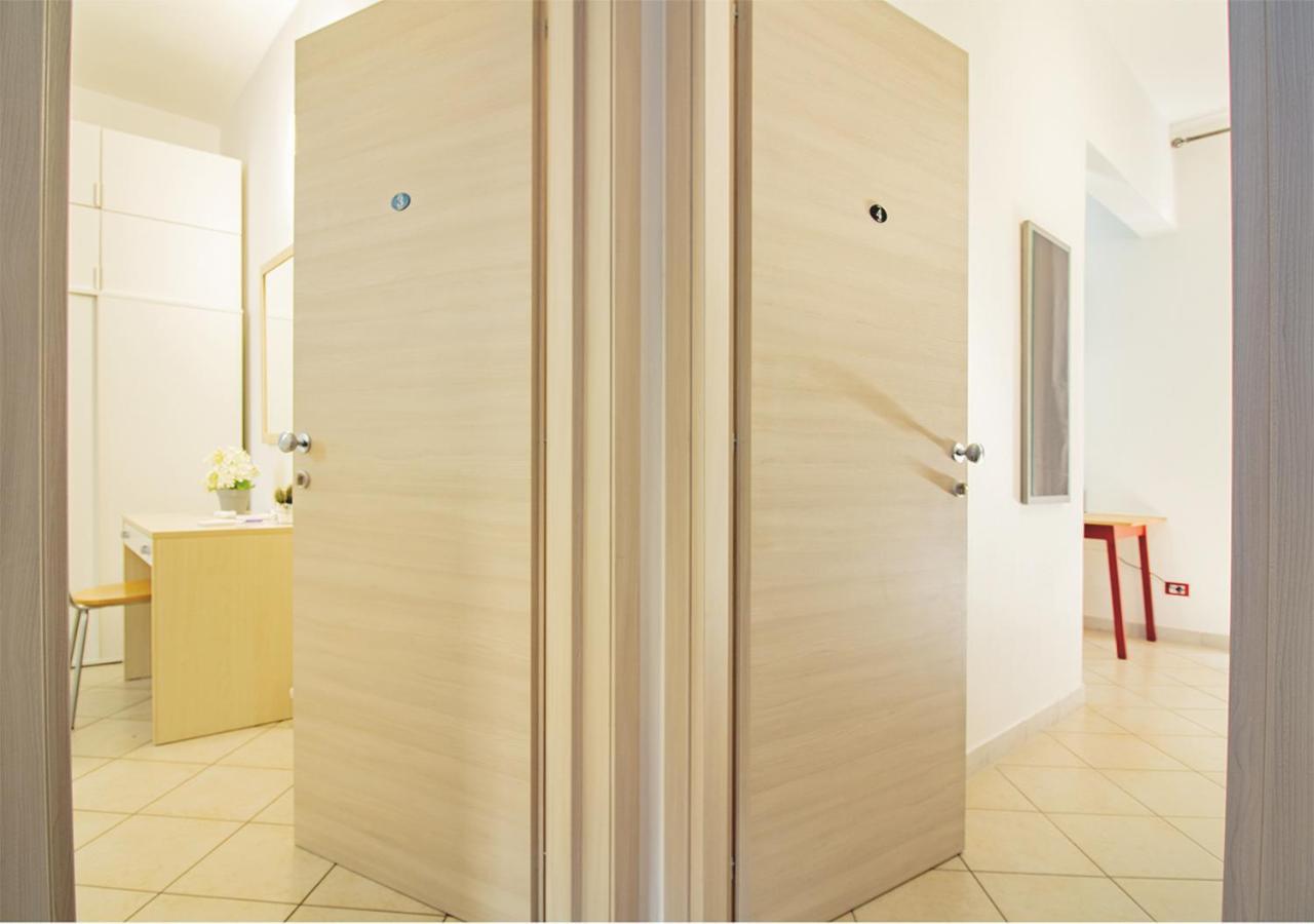 Athena Rooms - Parcheggio Privato 볼로냐 외부 사진